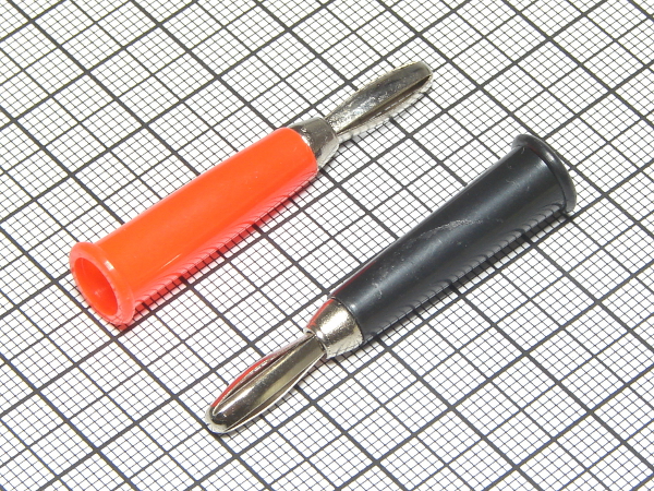 D-4mm Вилка 'Banana' (черный) (1-624)