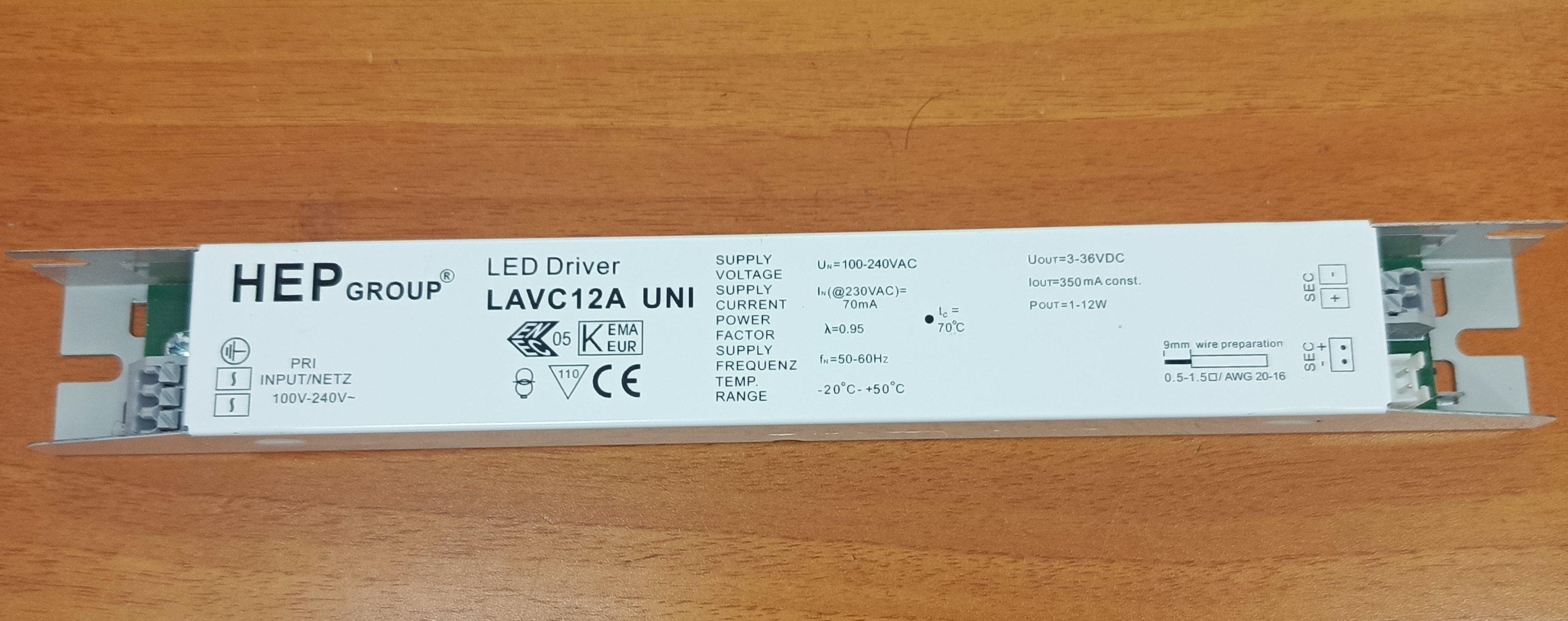 для 6-10 1,2W LED. AC/DC-драйвер для LED 350мА, 6-12W 100…240->18…36V. Габариты 235*29,5*21мм (LAVC12A-UNI) AC/DC- LED 350, 6-12W 100240->1836V (LAVC12A-UNI)