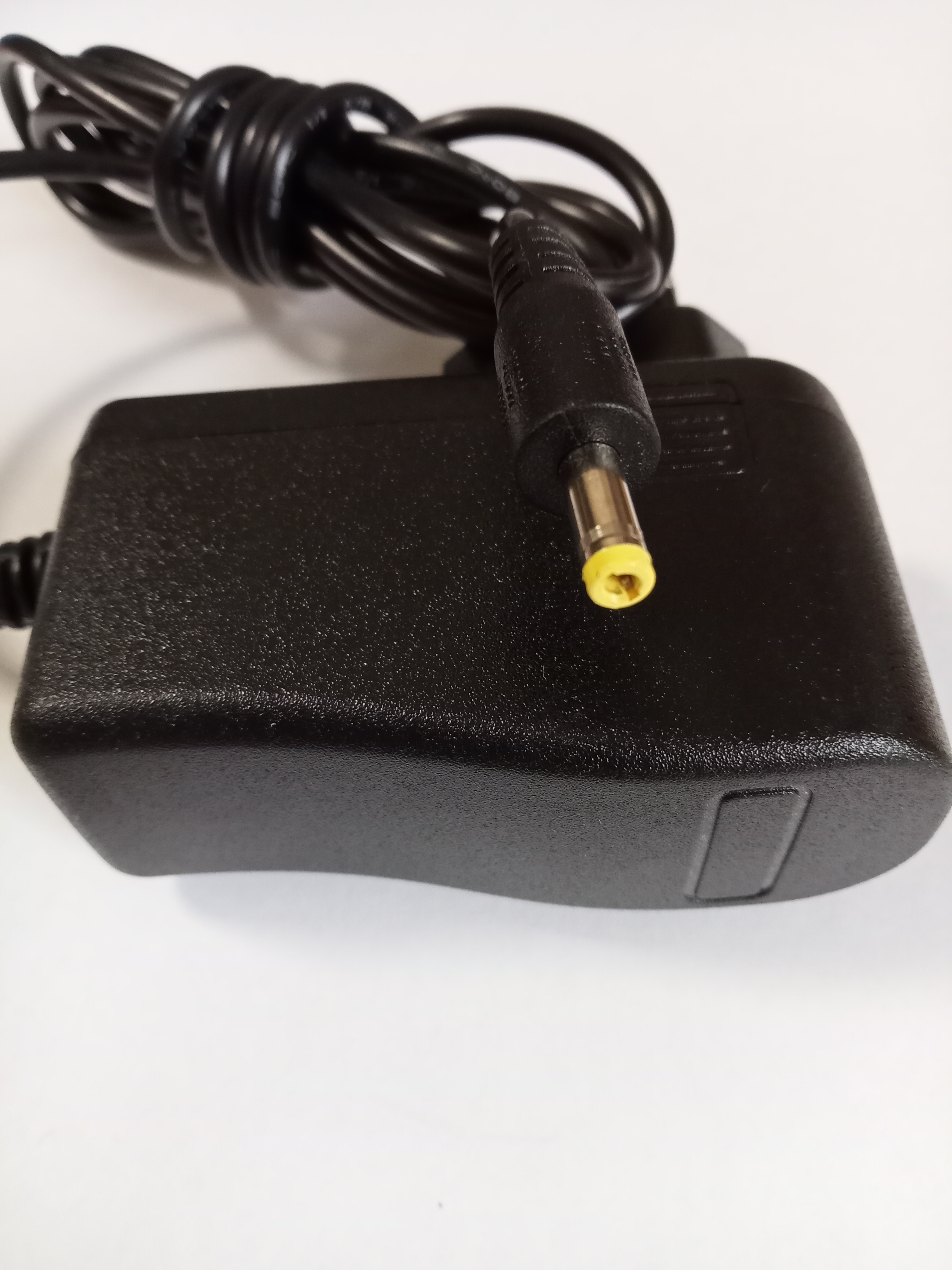 AC/DC Адаптер 10W 220-> 5V/2А  (SZK-PSU-5V-2A-5), штекер 4,0х1,7